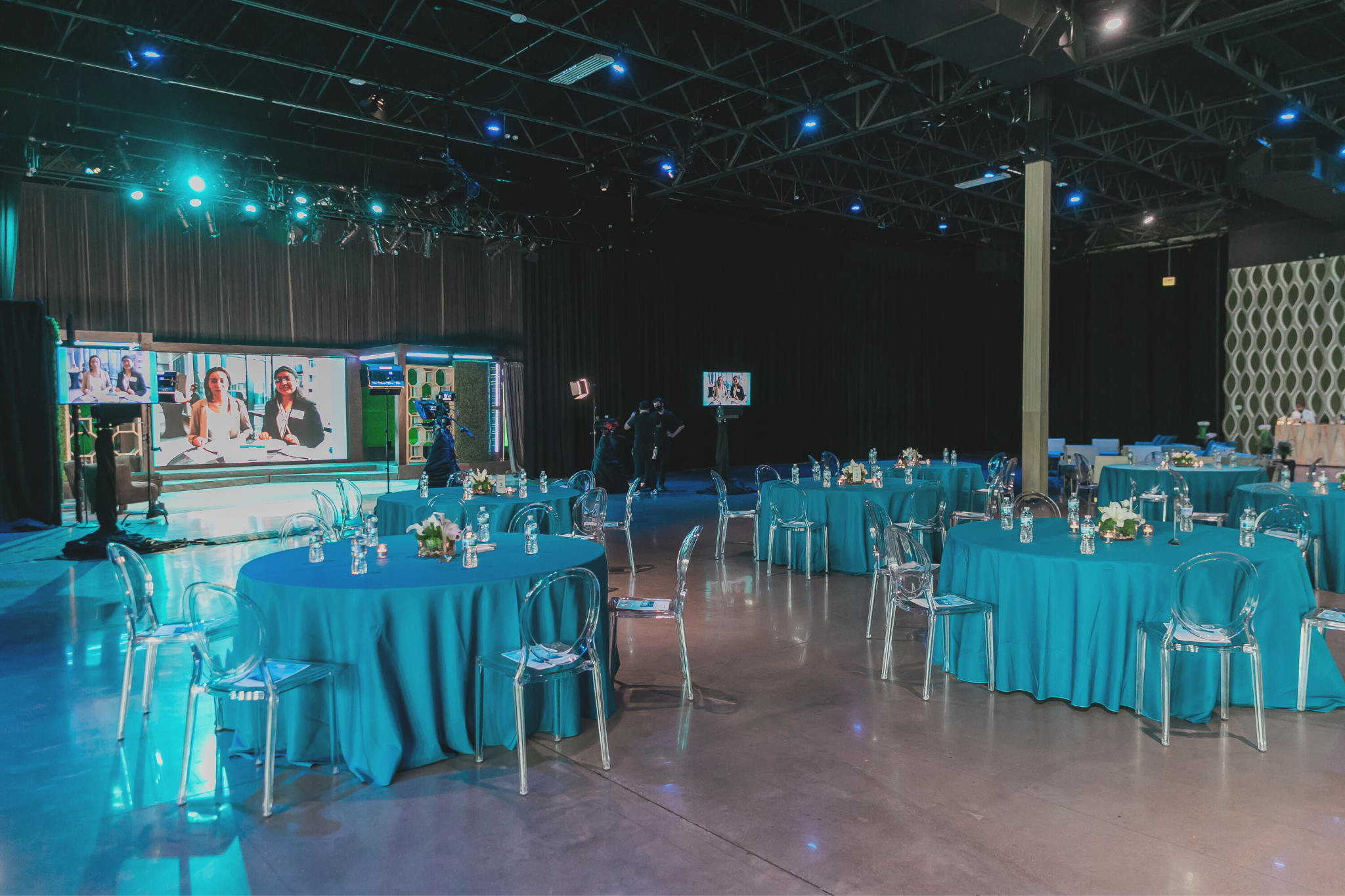 Event staging and design for virtual hybrid event
